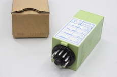 MULTI COMAT RS41 220V Elektronisches Zeitrelais Steckbar RS41-2 OVP