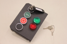 ZB2-BE101 140x107mm Operator Panel Schalttafel Bedienpanel abschließbar 