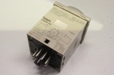 OMRON H3CR-A8 H3CR Zeitrelais Timer 