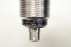  IFM ELECTRONIC IIK3015BBPKG/US-104-DPS Näherungsschalter induktiv II5742 OVP