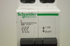 5x SCHNEIDER ELECTRIC 15011 32A 2P Schalter Switch 3303430150114