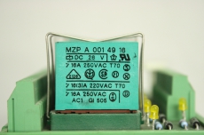 PHOENIX CONTACT 2972916 & CARLO GAVAZZI MZP A  26V Mehrfachrelaisbaustein UMK-8