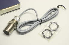 TELEMECANIQUE XTA-A159115 61980 110/220V Näherungsschalter induktiv 