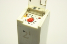 TELEMECANIQUE RHK41 24V 4 0.1-300s 50-60Hz 5A 250V Relay Relais Mit Sockel 