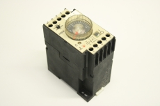 SIEMENS 7PR41 7PR4140-6PH00 110-120V 50Hz 0.15s-60h Zeitrelais 