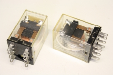 2x OMRON MY2-US-SV MY2USSV 5A 220VAC 28VDC 24VDC Relais 