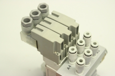 3x SMC SY5240-5DZ-Q SY52405DZQ 24V 0.15-0.7MPa Wege Elektro Magnetventil Block 