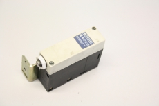 TELEMECANIQUE XUJ-K06353 XUJK06353 15A 125/250VAC 1/2HP 4X Sensor 